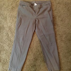 EUC Old Navy Pixie Boyfriend Chino Pant